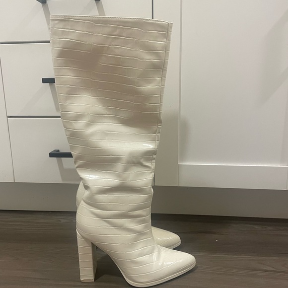 white crocodile boots - Picture 3 of 3